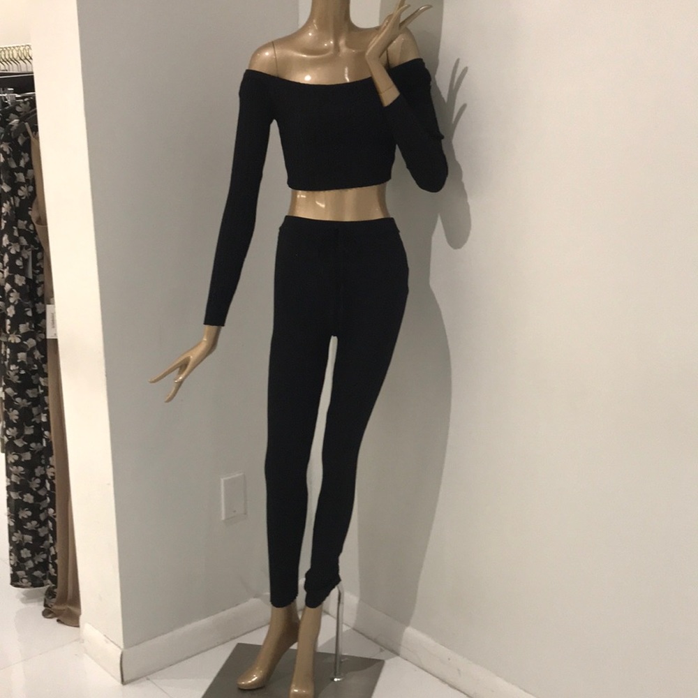 Off the shoulders crop top and pants set
